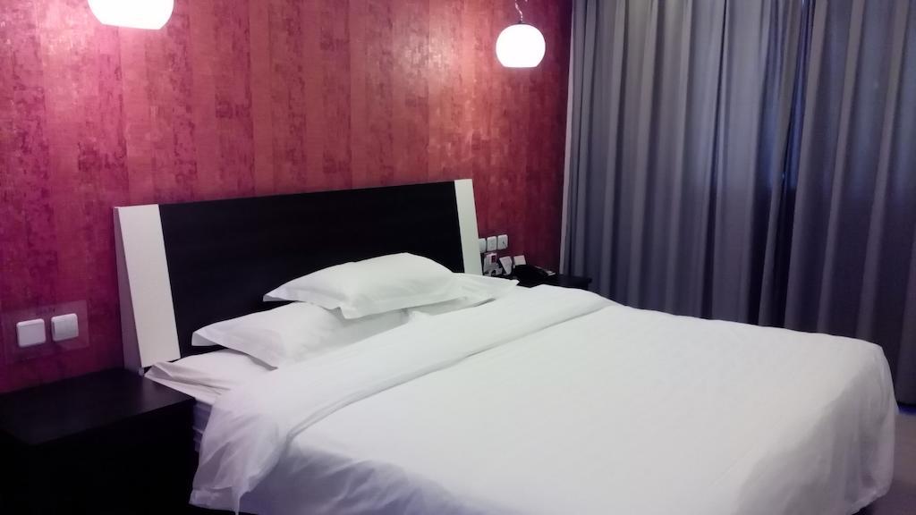 Fairyland Hotel Dongfeng Plaza คุนหมิง ภายนอก รูปภาพ