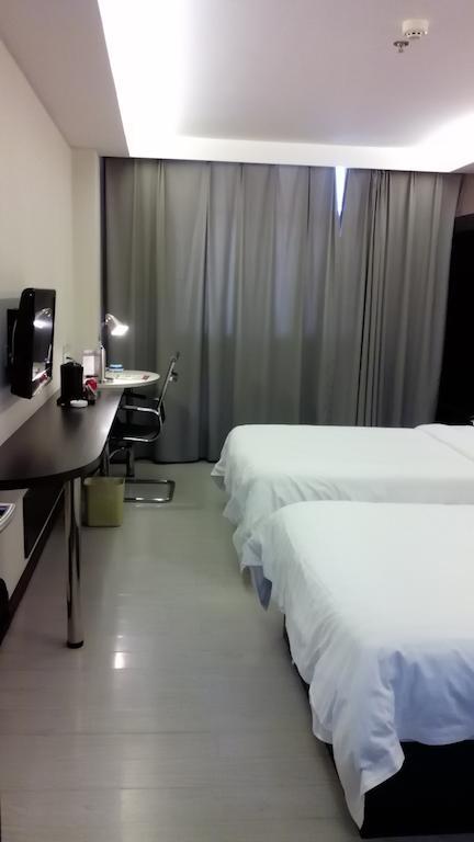 Fairyland Hotel Dongfeng Plaza คุนหมิง ภายนอก รูปภาพ